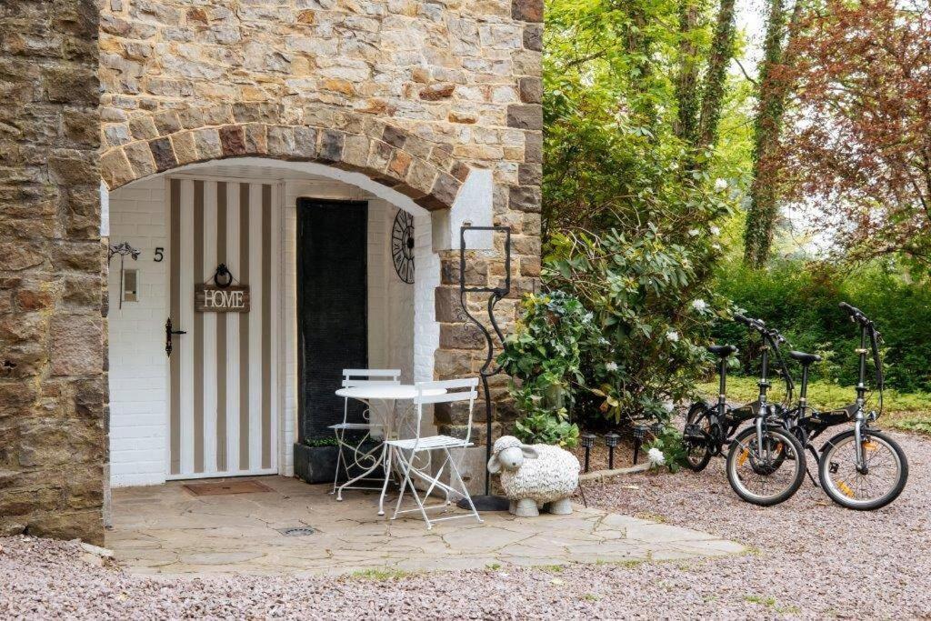 Gite De Charme Au Milieu Du Monde Namur Exterior foto